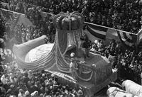 King's float at reviewing stand at Gallier Hall during Mardi Gras parade