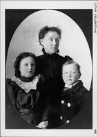 Portrait of Lillie Dickenson Lytle with her children, Andrew David Lytle, Jr., and Mary Sue.