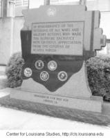 War memorial in Acadia Parish Courthouse grounds.